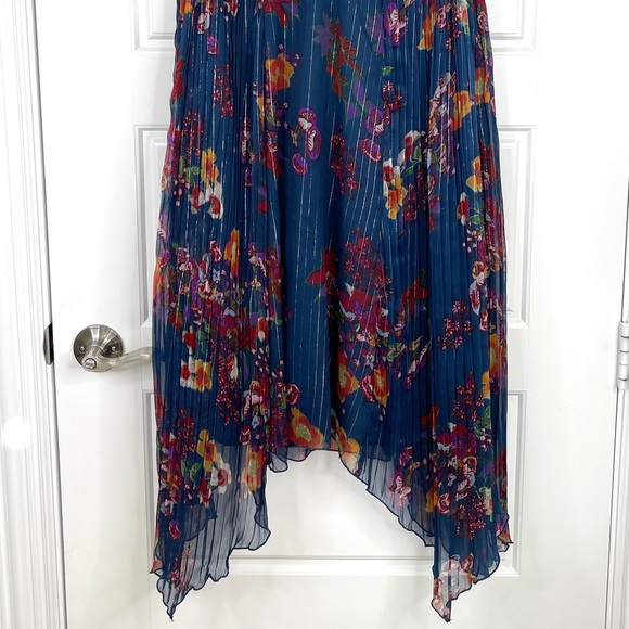 WALTER BAKER Teri Metallic Stripe Pleated Blue Floral Georgette Dress NEW Size 8 - Picture 4 of 13